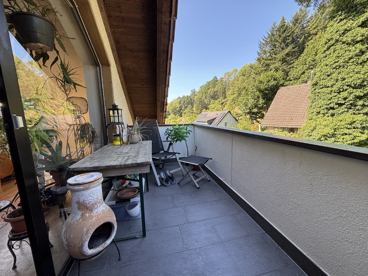 AS-Immobilien.com +++ gepflegte, großzügige 4 Zimmerwohnung in ruhiger Ortsrandlage