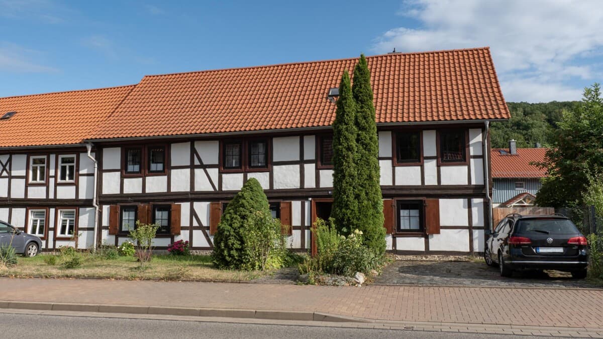 Fachwerk-Haus mit 200 m² Wohnfläche, Nebengebäude und idyllischem Garten in Wernigerode – provisionsfrei