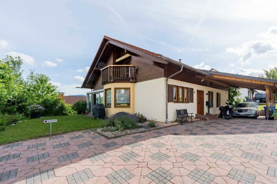 Haus mit 3 Wohn-Einheiten