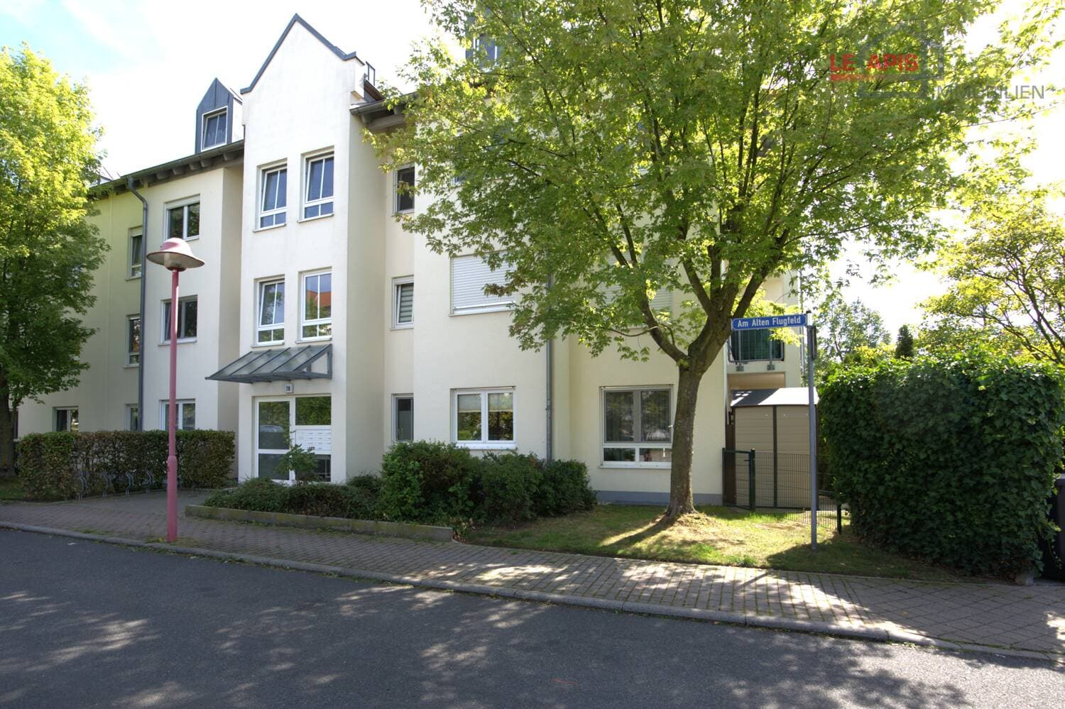 STILVOLLE, HELLE 3-RWG M. TAGESLICHTBAD, 2 BK, U. TG IN IDYLLISCHER WOHNLAGE V. LPZ.-LINDENTHAL