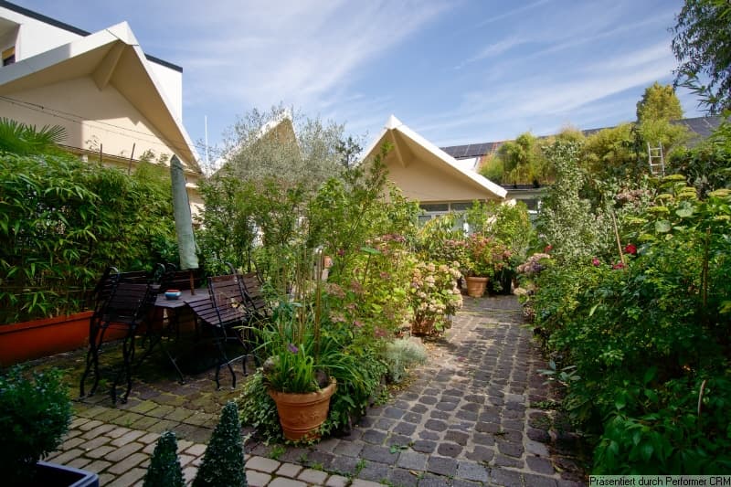 Loft-Apartment mit schöner Terrasse in bevorzugter Lage von Düsseldorf Düsseltal, Internetzugang, PKW-Stellplatz möglich!