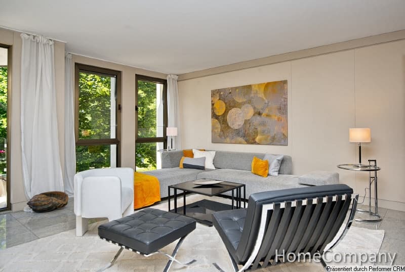 Stylish apartment with high quality fittings and furnishings, enjoying a top location directly by the Hofgarten in the Pempelfort area of Düsseldorf