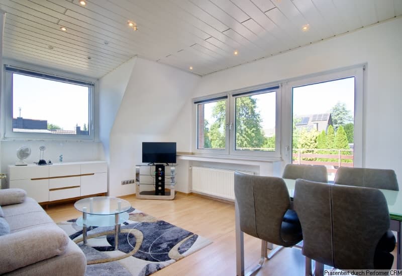 Möblierte 2-Zimmer-Wohnung mit großer Terrasse und sehr guten Parkmöglichkeiten, schöne ruhige Lage