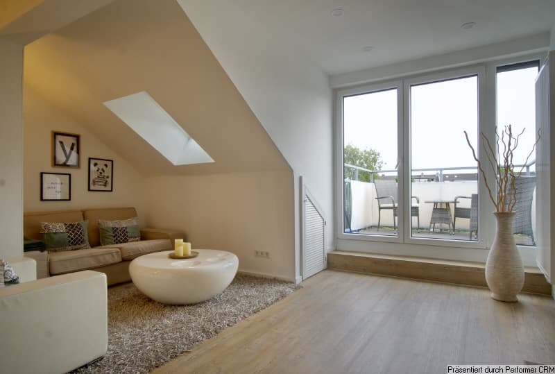 Schöne, komplett möblierte 3-Zimmer-Wohnung mit 2 Balkonen und 2 Schlafzimmern, beste Wohnlage im Stadtteil Pempelfort