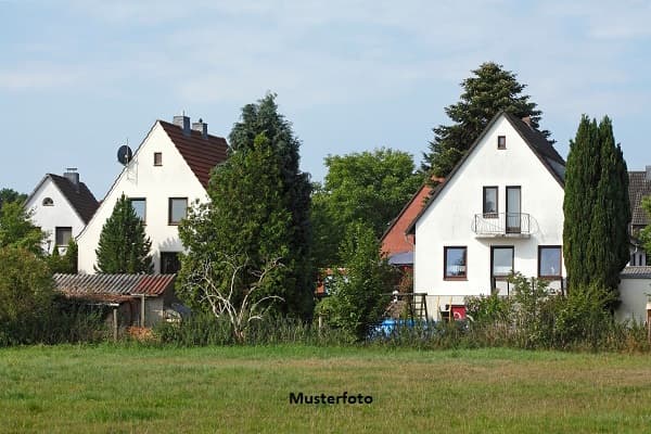 Modernes, großzügiges Wohnhaus mit Terrasse, Doppelgarage und Carport