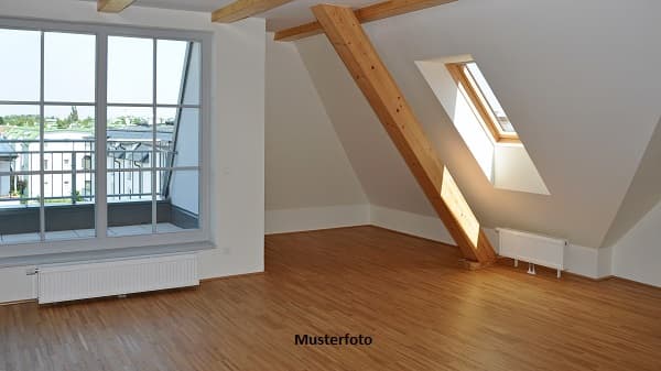 Attraktive DG-Wohnung mit Balkon und seltenem Gartenanteil