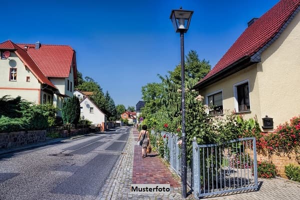 Wohnen mit eigenem Garten: Moderne Doppelhaushälfte mit Terrasse & 2 Stellplätzen