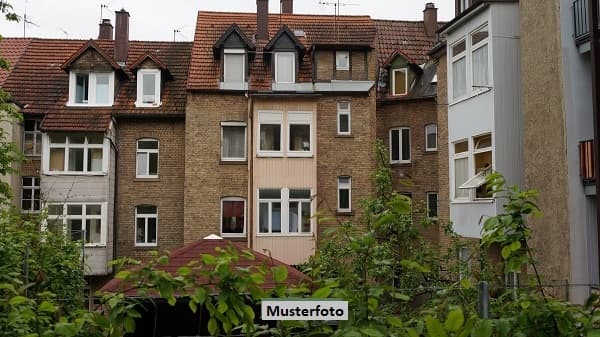 Denkmalgeschützter Altbau: Großzügige 3-Zimmer-Wohnung auf 73 m²