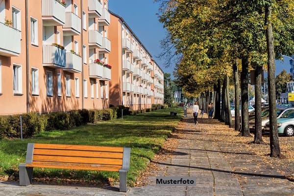 Vier Dachgeschosswohnungen mit großzügigen Außenflächen und Ausbaupotenzial