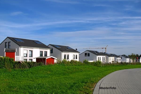 Zweifamilienhaus mit Wintergarten, Sauna und separatem Arbeitszimmer
