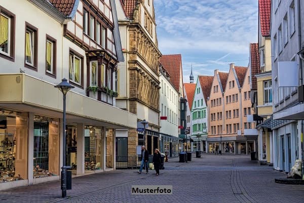 Historisches Wohn- und Geschäftshaus mit 17 Wohnungen und 4 Geschäftslokalen