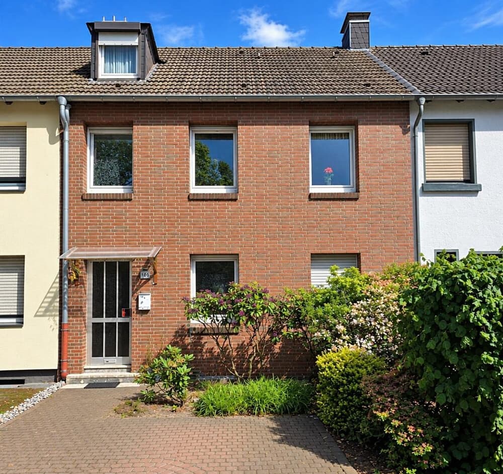Gepflegtes Reihenmittelhaus mit Garten, Terrassenüberdachung und Stellplatz in Viersen-Dülken