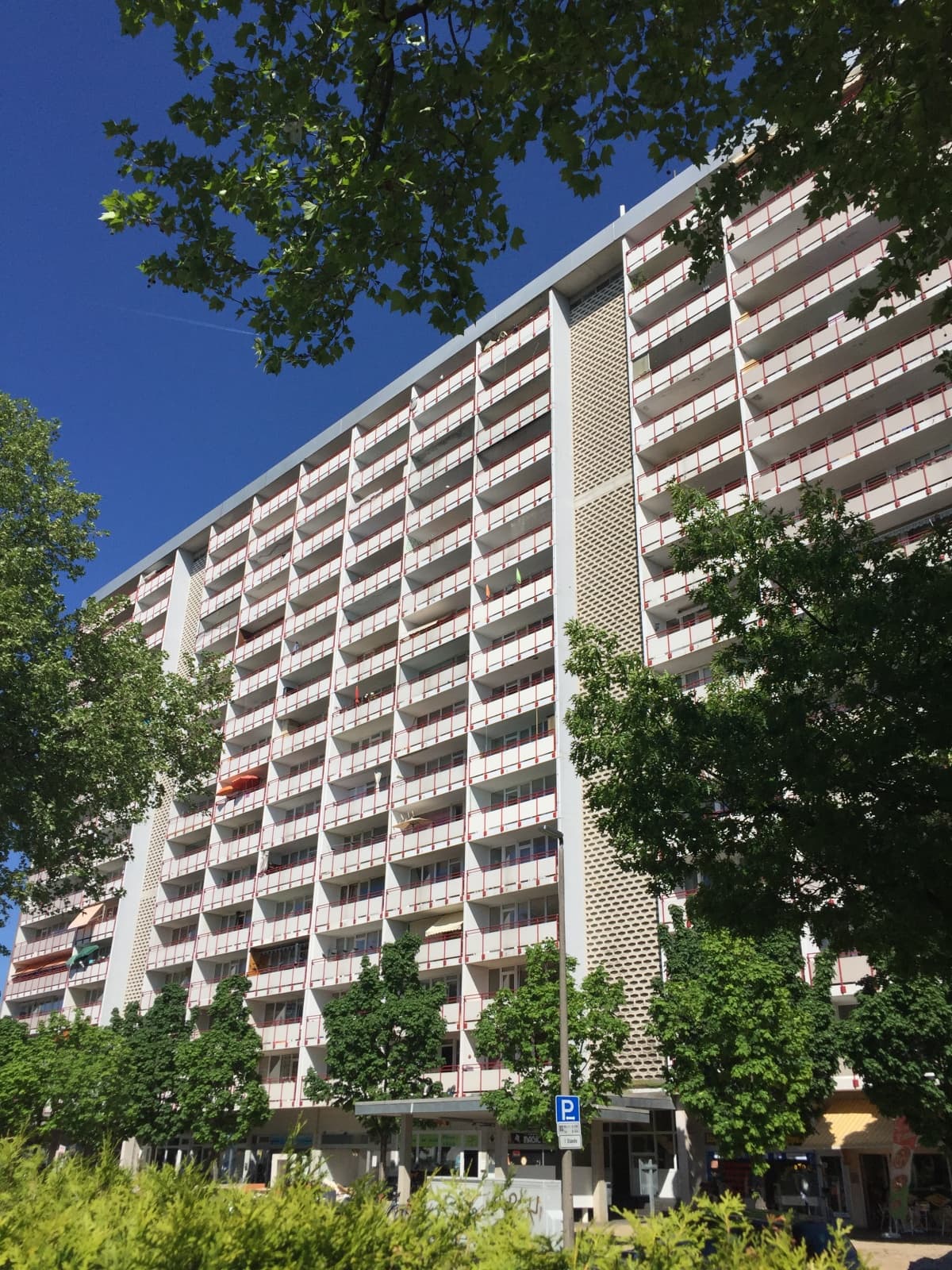 SANKT AUGUSTIN in zentraler Lage, 1 Zi.-ETW, Küche, Diele, Bad, großer Balkon, ca. 42 m² Wfl.