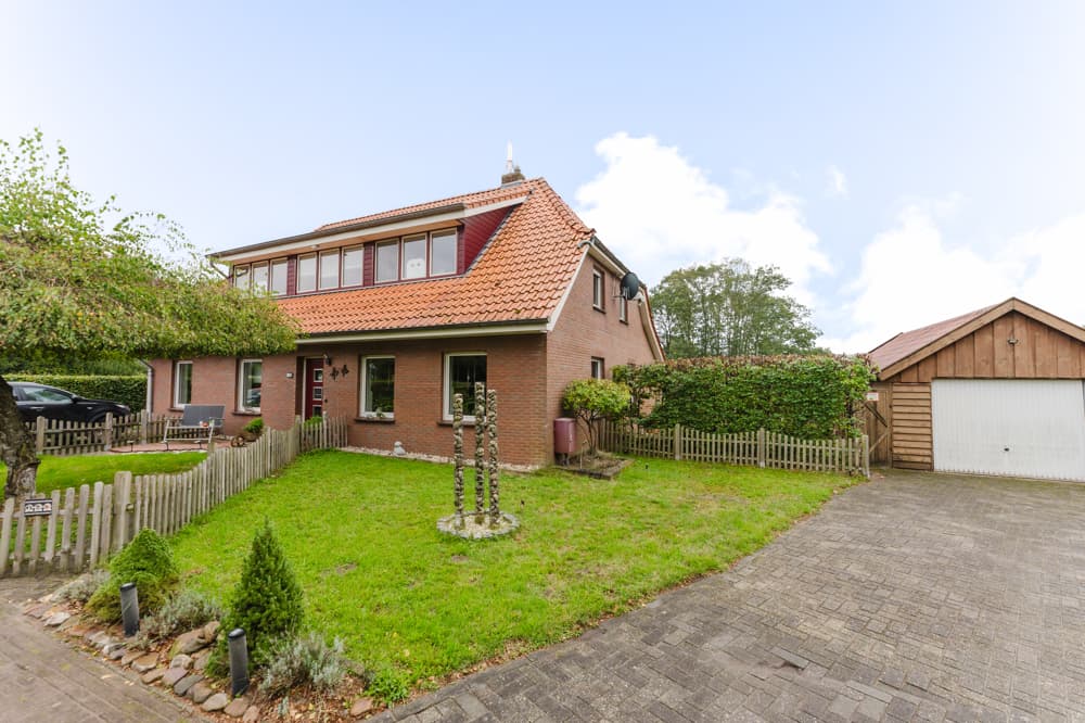 Einfamilienhaus mit Nebengebäuden in Laar-Agterhorn
