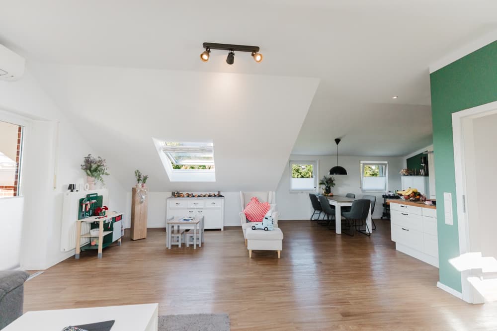Moderne Dachgeschosswohnung mit Loggia in Uelsen / Lemke