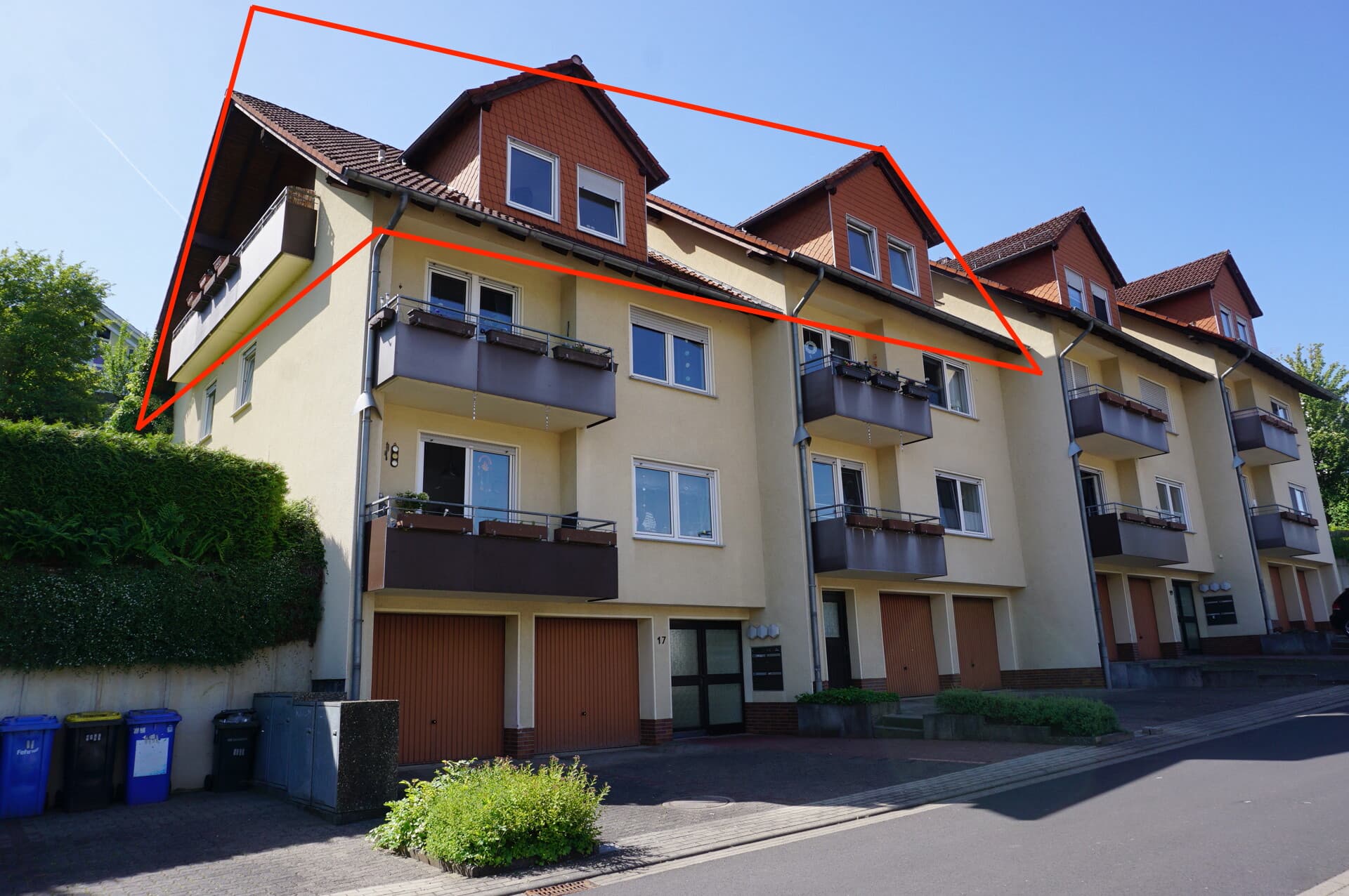 Großzügige Dachgeschosswohnung mit schönem Ausblick. Keine Käuferprovision!