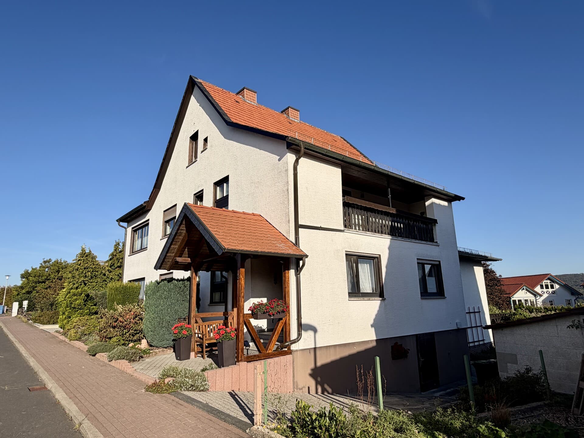 Gepflegtes Zuhause für mehrere Generationen!
KEINE KÄUFERPROVISION