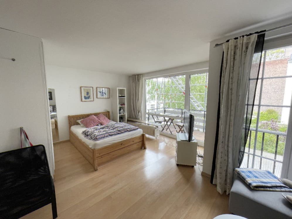Düsseldorf-Unterbilk! Apartment! Ruhig mit Balkon und Lift und Einbauküche!