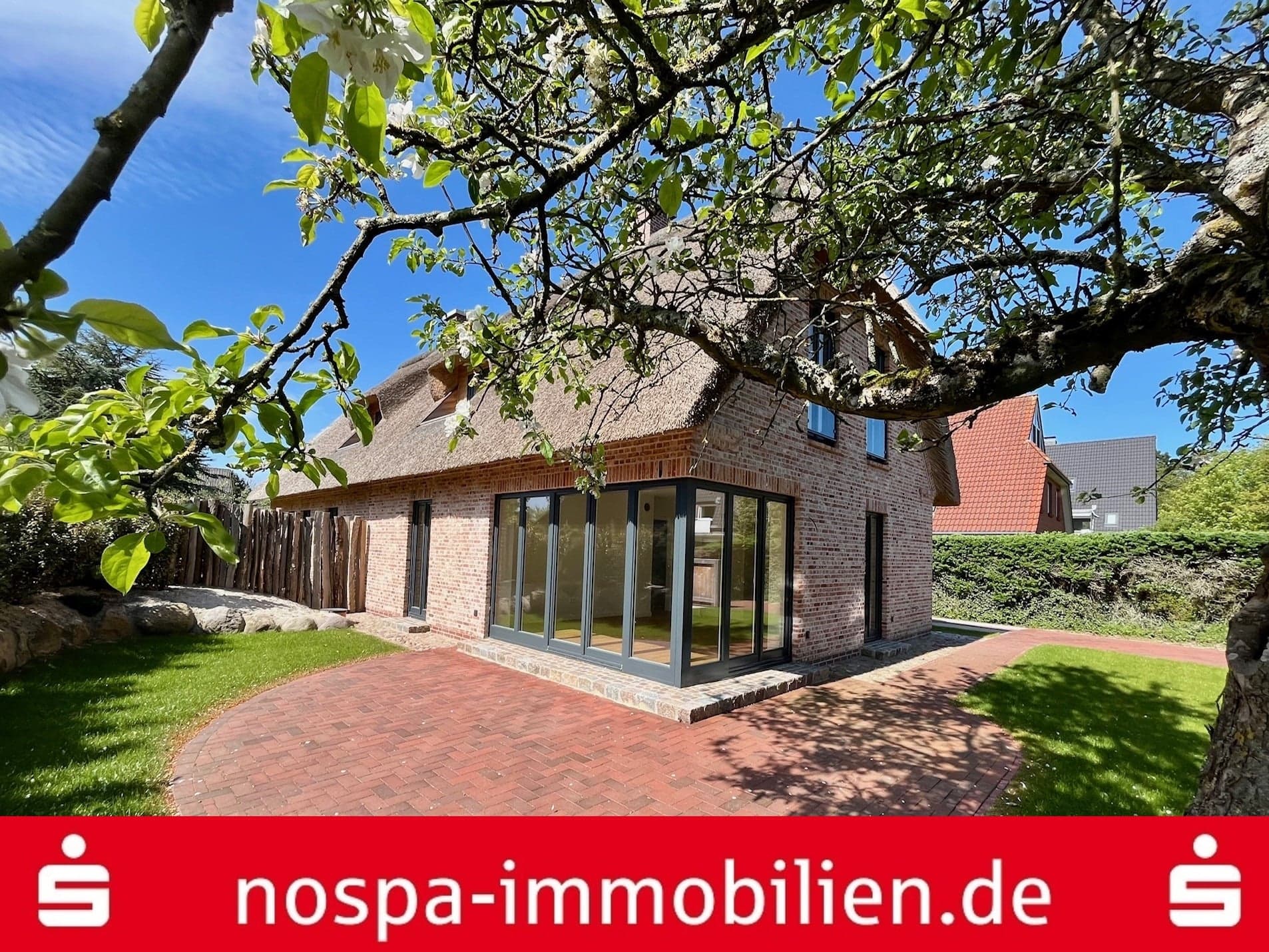 Nur noch eine Wohneinheit verfügbar! Modernes Wohnen unter Reet! Erstbezug!