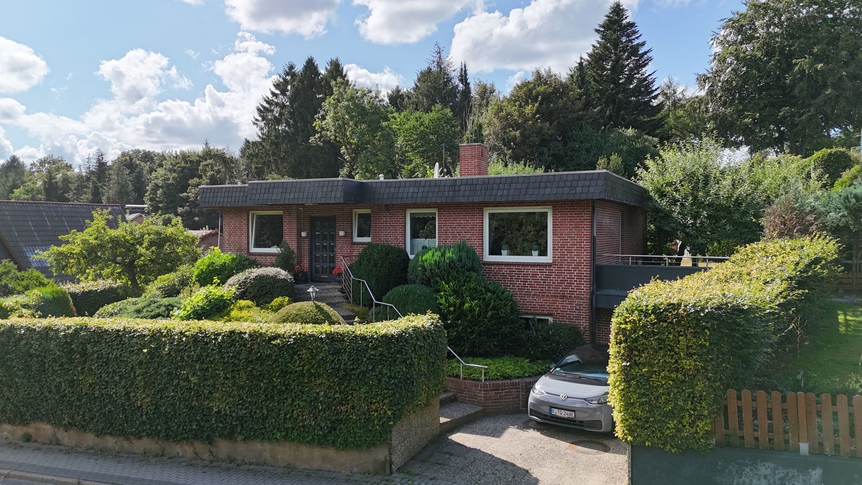 Gepflegter Bungalow mit Einliegerwohnung und vielseitig nutzbarem Souterrain