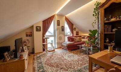GROßZÜGIG ZUM ENTSPANNEN IN RUHIGER LAGE