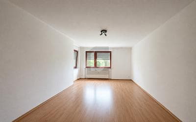 WOHNEN IM GRÜNEN - MIT BALKON UND HOBBYKELLER