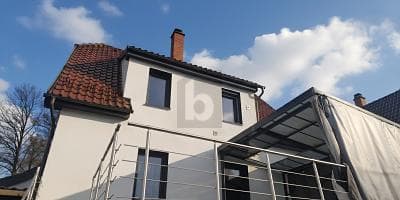 MODERNISIERTES EINFAMILIENHAUS MIT SONNIGEM GARTEN
