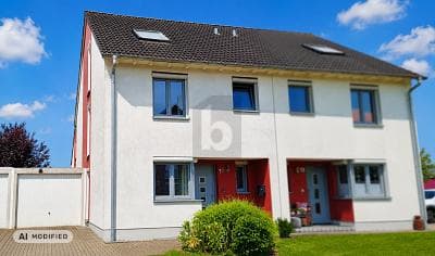 ENERGIEEFFIZIENTES FAMILIENHAUS MIT GARAGE