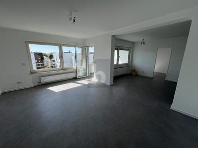 KERNSANIERT MIT VIEL LICHT UND FERNBLICK