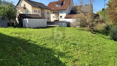SONNIGES BAULAND NÄHE DER SCHWEIZ