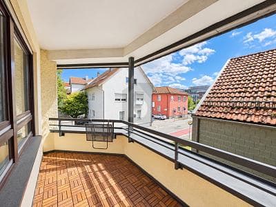 PLATZ FÜR FAMILIE MIT BALKON UND KÜCHE
