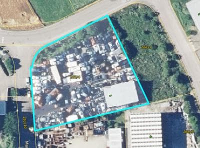 GROßZÜGIG MIT HALLE UND SCHROTTPLATZ LIZENZ