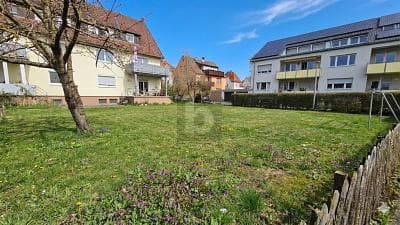 ATTRAKTIV TEILERSCHLOSSEN MIT 3 GARAGEN