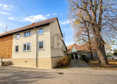 HISTORISCH VIEL PLATZ MIT GARTEN UND GARAGE
