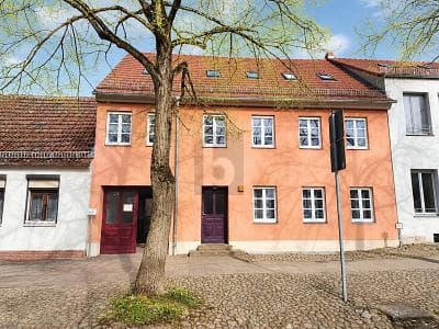 MODERN MIT 4 WOHNEINHEITEN