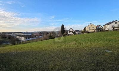 ZENTRALES BAUGRUNDSTÜCK - DENNOCH RUHIG