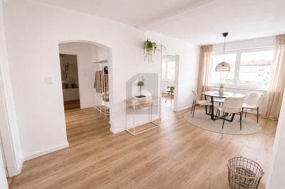 FRISCH RENOVIERT UND GROßZÜGIG