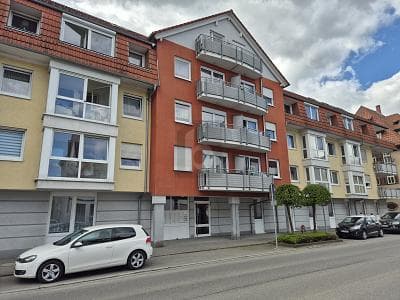 SELBSTBESTIMMT WOHNEN IM ALTER - UMSORGT LEBEN