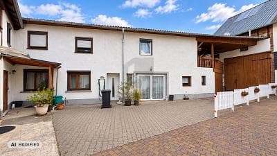 GROßZÜGIGES ZUHAUSE MIT VIELSEITIGEM POTENZIAL