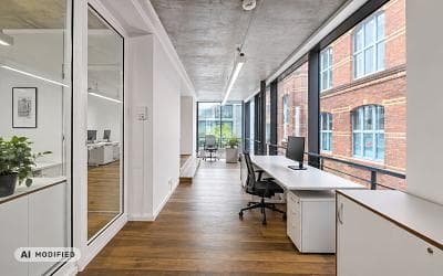 MODERNE BÜROETAGE MIT HELLER FENSTERFRONT