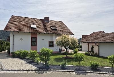 IDYLLISCHES FAMILIENPARADIES IN RUHIGER LAGE