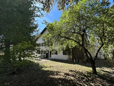 HISTORISCHER ALTBESTAND TRIFFT IDYLLISCHE NATUR