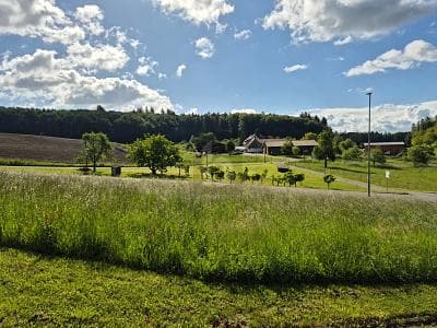SONNENVERWÖHNTES BAULAND IN FREUDENTAL
