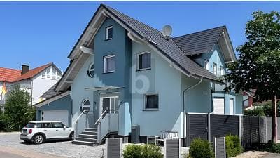 HELLER FAMILIENTRAUM MIT KLIMA & DURCHFAHRGARAGE