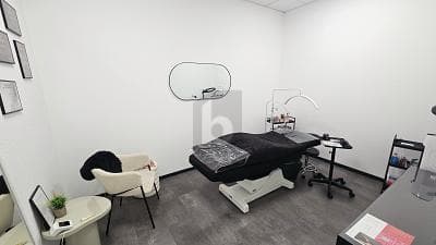 RÄUME ZUR UNTERMIETE IN FRISEUR & KOSMETIKSALON !