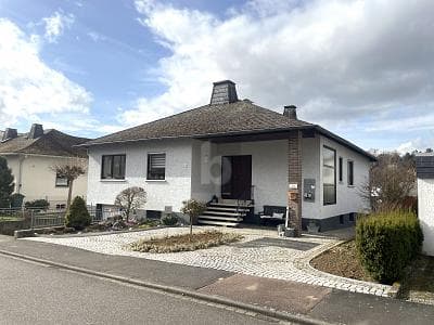 WOHNERLEBNIS MIT WINTERGARTEN UND GARTENPARADIES