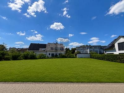 VIEL PLATZ FÜR HAUS, GARTEN UND WOHNTRÄUME