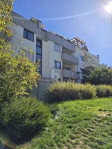 RUHIGES ZUHAUSE MIT ZWEI BALKONEN