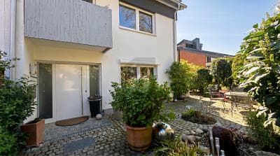 HOCHWERTIGES ZUHAUSE MIT BESONDEREM AUSBLICK