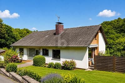 FAMILIENFREUNDLICH DOPPELGARAGE GARTEN